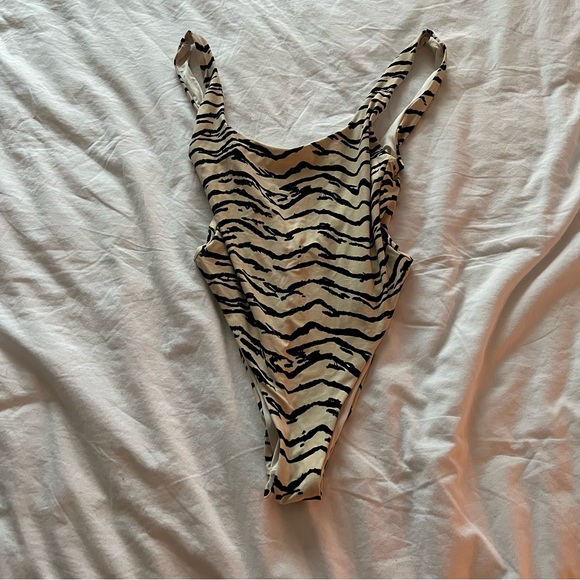 WEWOREWHAT - ONE PIECE SWIMSUIT - Picture 1 of 2